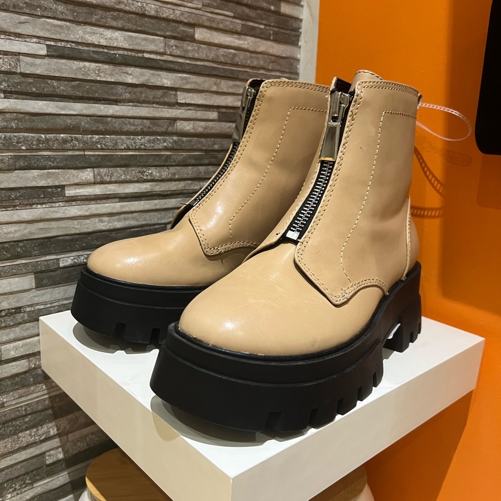 Brand new Gianni bini genuine leather booties